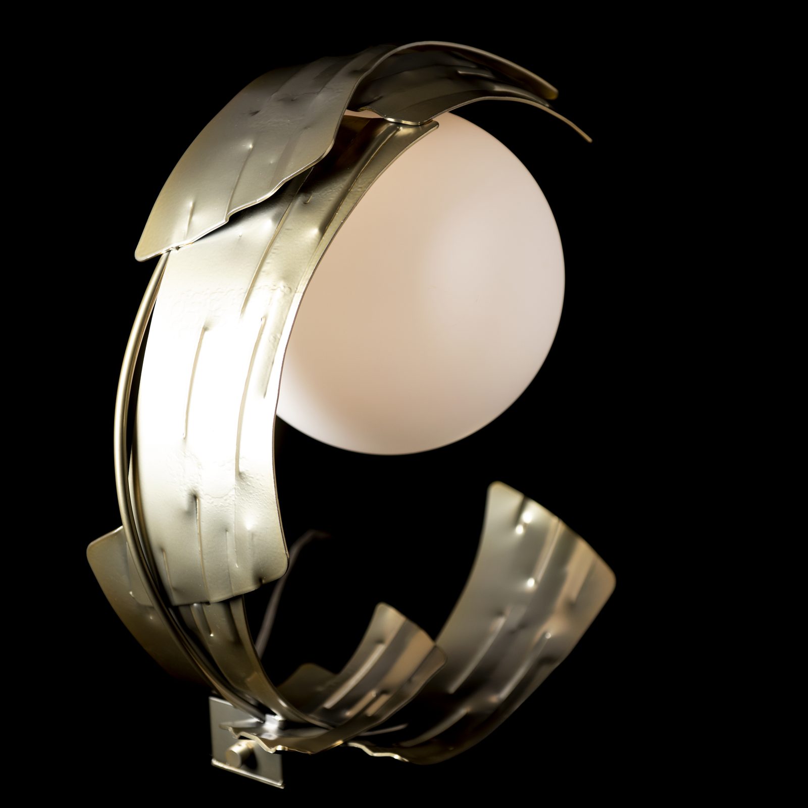 Crest Table Lamp